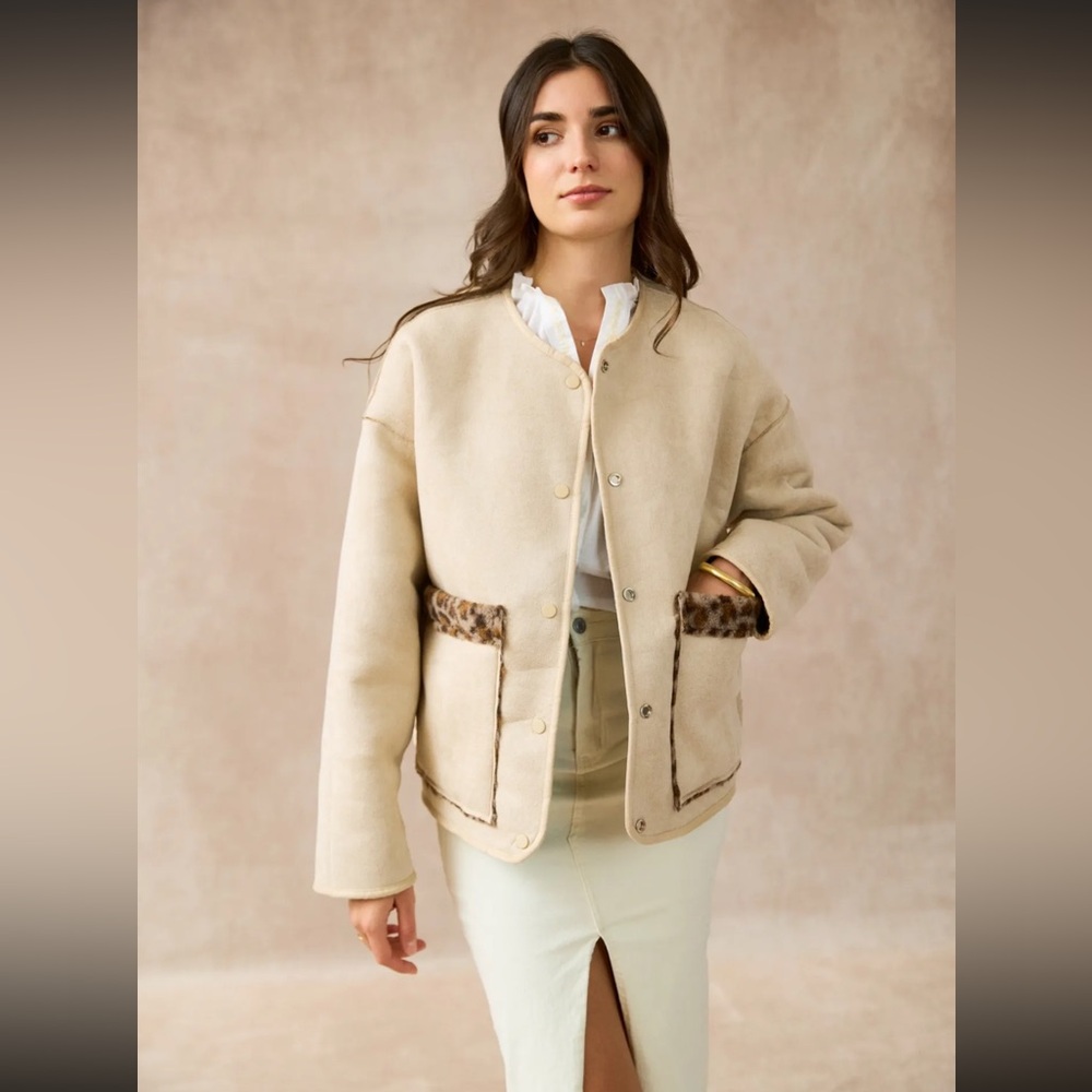 FROM PARIS FRANCE REVERSIBLE Stylish Cream Jacket with Leopard Print Lining - Picture 6 of 6